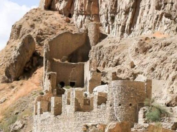Azərbaycanlılar bu qalaya görə “canlı zəncir” yaratdı