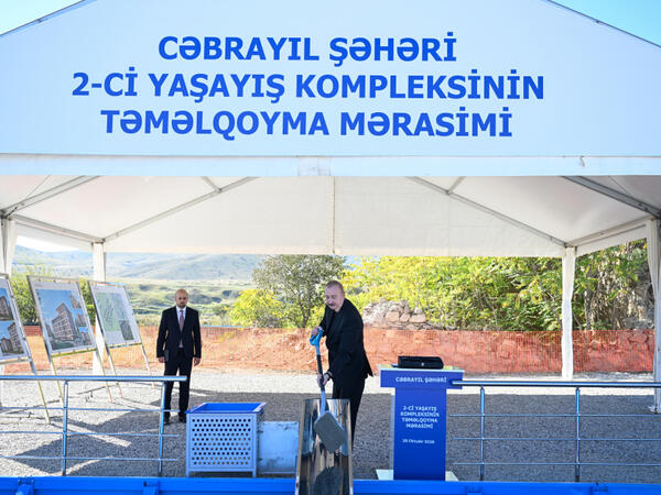 İlham Əliyev Cəbrayıl şəhərində ikinci və üçüncü yaşayış komplekslərinin təməlini qoyub - FOTO