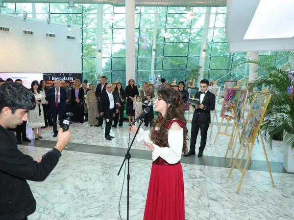 Xanım Paşazadənin “Duyğuların palitrasından rəngli misralara” adlı sərgi-konserti təqdim olunub - FOTO