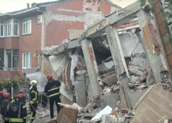 Türkiyədə daha bir bina çökdü - 7 nəfər uçqunda qaldı - FOTO