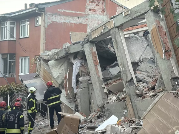 Türkiyədə daha bir bina çökdü - 7 nəfər uçqunda qaldı - FOTO