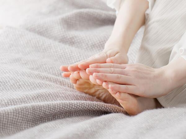 Əllərin və ayaqların rənginin dəyişməsi xəstəliyə işarədir