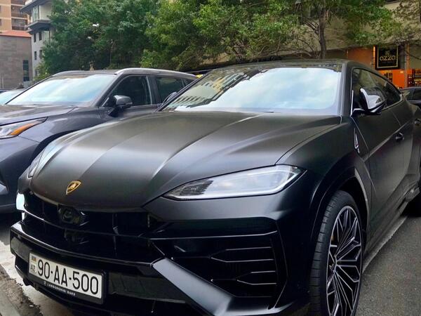 Ramiz Mehdiyevin nəvəsi 630 minlik avtomobil sürür