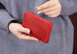 Salyanda pulu itən müəllim şagirdin pulqabısını yoxladığı üçün cəzalandırıldı