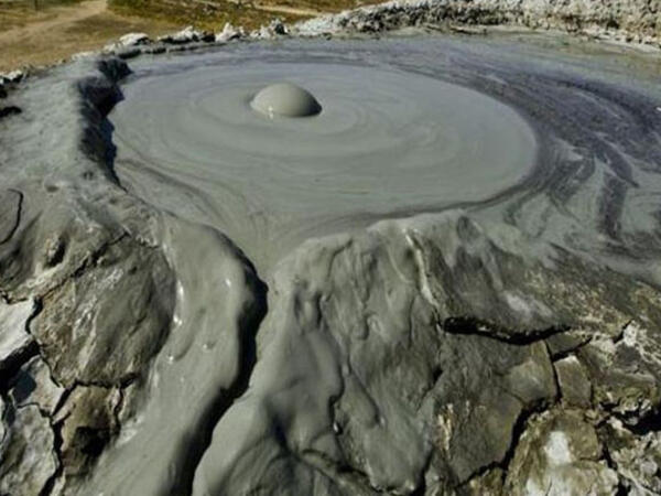 Bakıda bu vulkan 3 dəqiqədən bir püskürür - VİDEO