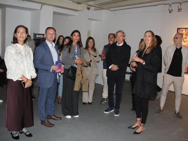 “Bakıya Uçuş. İncəsənət Həftəsonu. Gələcəyi İNDİ Duy” layihəsi çərçivəsində “Axın halı” adlı incəsənət sərgisi açılıb - FOTO