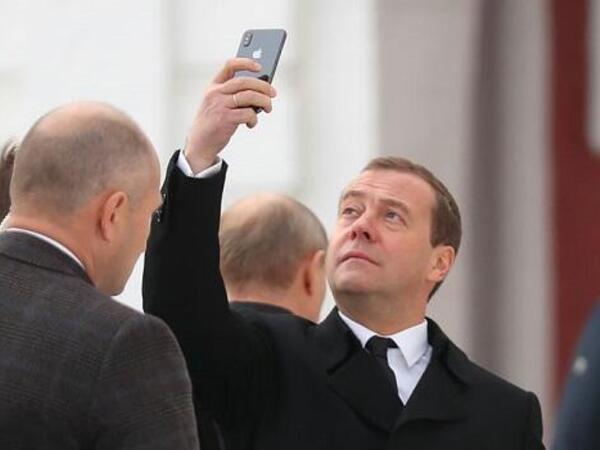 Rusiya məmurlara Ayfon istifadəsini qadağan etməyi planlaşdırır