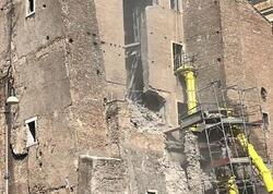 Romanın mərkəzində tarixi qüllə çökdü: Dağıntılar altında qalanlar var -  VİDEO