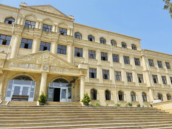 Bakıda məktəbdə müəllimlər dərsə girmədilər - Yeni təyin olunan direktora görə