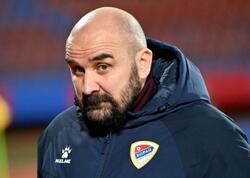 44 yaşlı baş məşqçi oyun zamanı ÖLDÜ