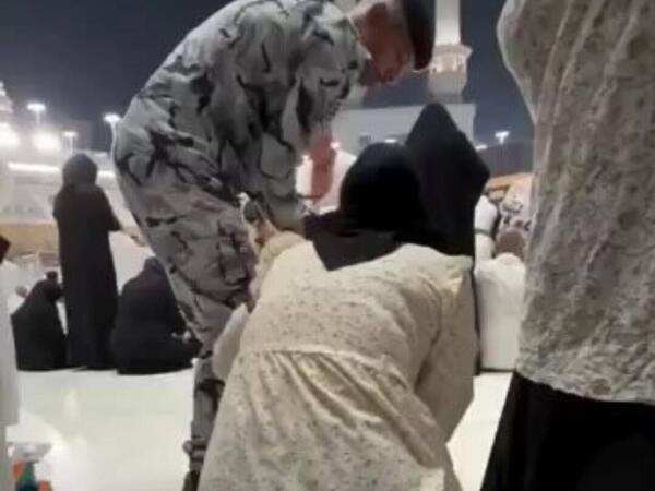 Dünya Kəbədəki bu görüntülərdən danışır - VİDEO