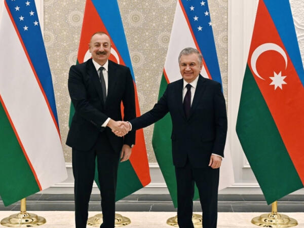 Şavkat Mirziyoyev Prezident İlham Əliyevi Özbəkistana səfərə dəvət edib