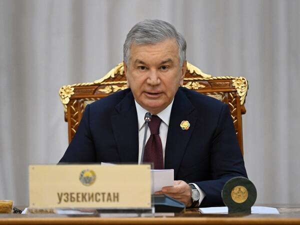 Şavkat Mirziyoyev İlham Əliyevi Zəfər Günü münasibətilə təbrik edib
