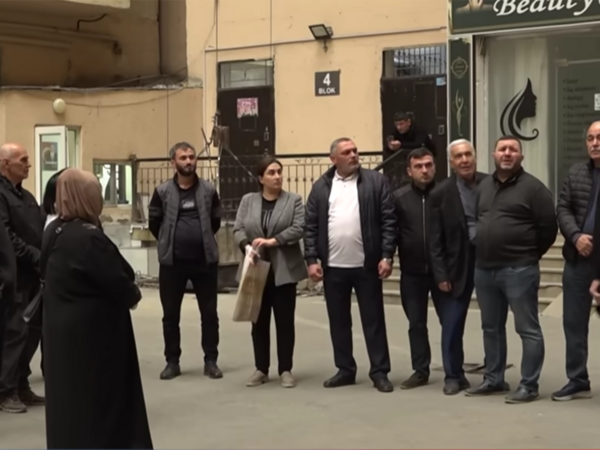 Bir mənzil 3 nəfərə satılıb, sahibi isə həbsdədir