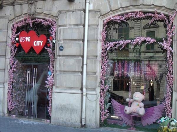 &quot;Love city&quot;də 72 manat servis haqqı aldılar - FOTO