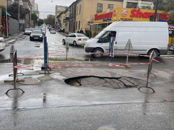Bakıda daha bir yol çökdü - FOTO