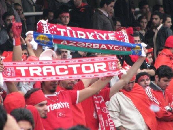 “Traktor&quot; azarkeşləri Bakıya gəldi - <span class="color_red">VİDEO</span>