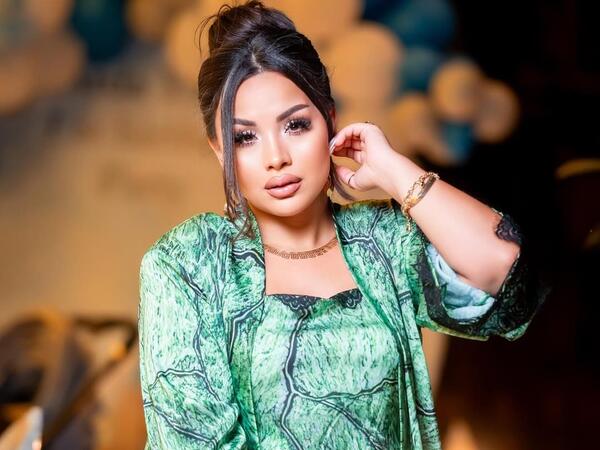 Tanınmış müğənninin toyda biabırçı canlı İFASI - <span class="color_red">VİDE</span>