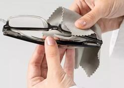 Eynək şüşəsini təmizləməyin ən asan yolu