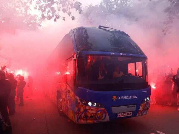 “Barselona” azarkeşlərini daşıyan avtobus YANDI - <span class="color_red">VİDEO</span>