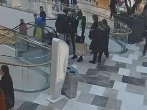 Türkiyədə futbolçuya ticarət mərkəzində silah çəkdilər - VİDEO - FOTO