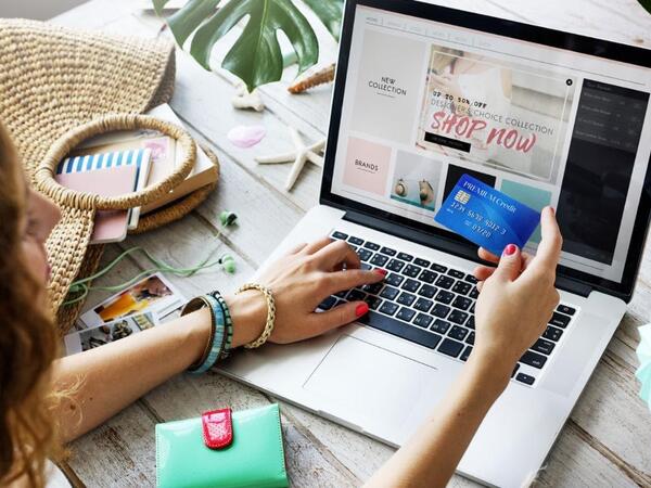 Onlayn səhifədən paltar aldı, başqa məhsul göndərdilər