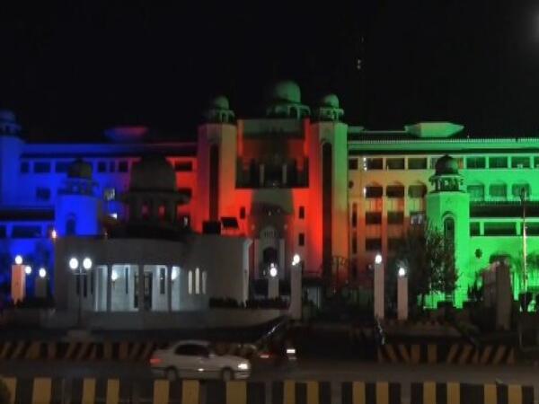 İslamabadda binalar bayrağımızın rənglərinə boyandı