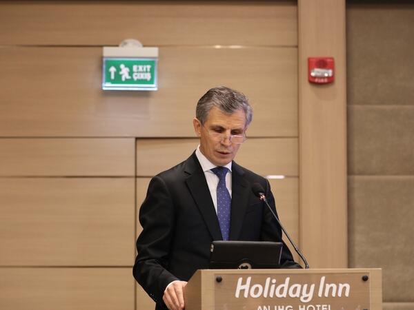 Zahid Oruc: ”Heydər Əliyev qonşu ölkələrin yaşıl, yaxud çarizmdən qalan qırmızı rəngli quruluşlarına yer tanımadı...” - FOTO