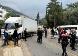 Türkiyədə məktəb avtobusu ilə yük maşını toqquşdu: Yaralananlar var - <span class="color_red">FOTO</span>