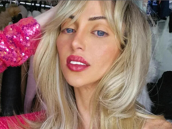 &quot;Canlı Barbi&quot; evində ölü tapıldı - FOTO