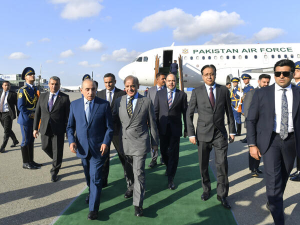 Pakistanın Baş naziri Azərbaycana səfərə gəlib - FOTO