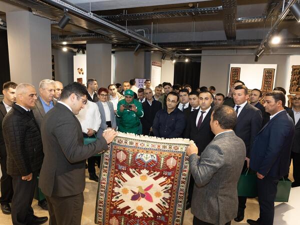 “Qarabağ İlmələrdə” sosial layihəsi çərçivəsində toxunan  “Çələbi”  xalçası Şuşa Xalça muzeyinə təhvil verildi - FOTO