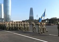 Hərbi paradda ilk dəfə yeni qoşun növü olan insansız sistem qoşunlarının parad heyəti keçib - VİDEO