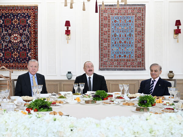 Azərbaycan, Türkiyə və Pakistan liderləri birgə nahar ediblər - FOTO