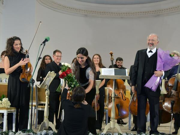 Bakıda doğulan musiqi: Dmitri Sitkovetski atasının xatirəsinə həsr olunmuş konsert proqramı ilə çıxış etdi