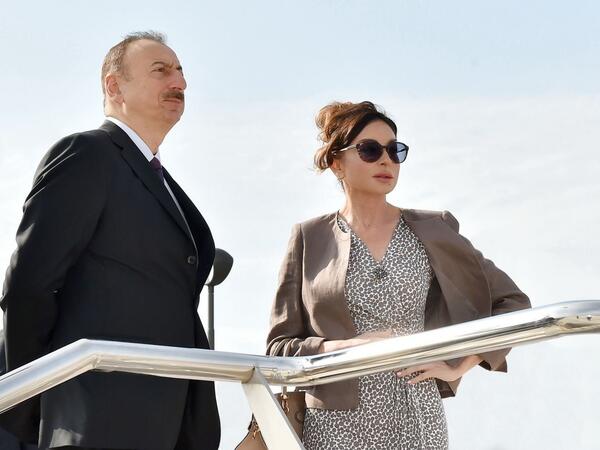 İlham Əliyev, Mehriban Əliyeva, Rəcəb Tayyib Ərdoğan, Məhəmməd Şahbaz Şərif hərbi paradda iştirak edirlər - CANLI