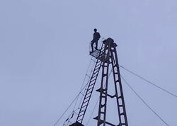 Bakıda qülləyə çıxan 18 yaşlı gənc belə xilas edildi - <span class="color_red">ANBAAN VİDEO</span>