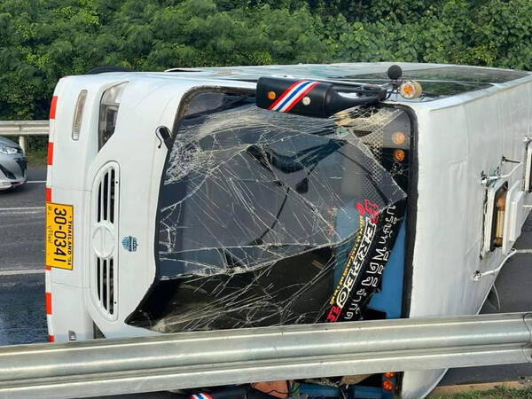 Bu ölkədə turistləri daşıyan avtobus aşdı - xəsarət alanlar var