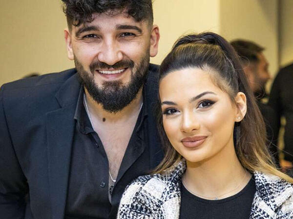 Azərbaycanlı bloqerlər VİLLA tikirlər - <span class="color_red">VİDEO</span>