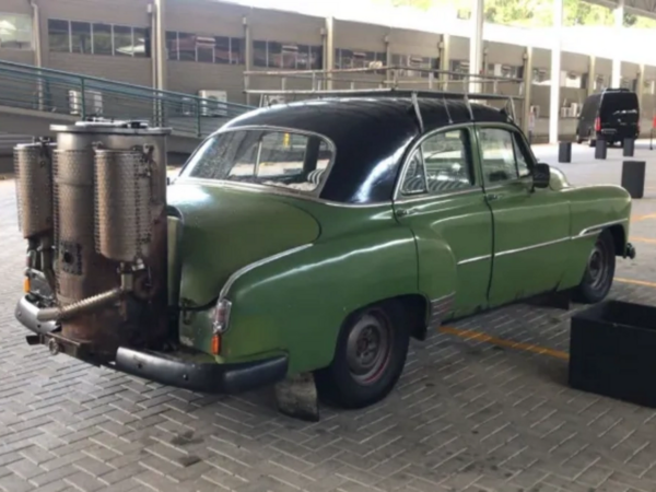 Bu avtomobil odunla işləyir