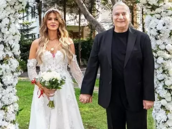 Canlı yayımda arvadından <span class="color_red">üzr istədi</span>