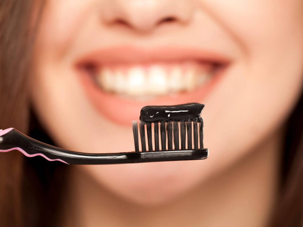 Satış rekordları qıran "qara" diş məcunları - Həqiqətən xeyri var?