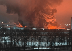 Rusiyanın neft-kimya zavodu vuruldu – VİDEO