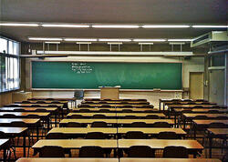 Müsəlman olduğuna görə şagird məktəbdə DÖYÜLDÜ - <span class="color_red">VİDEO</span>