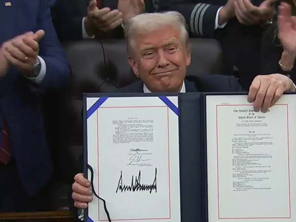 Tramp qanun imzaladı - 43 gün sonra yenidən fəaliyyətə başladı