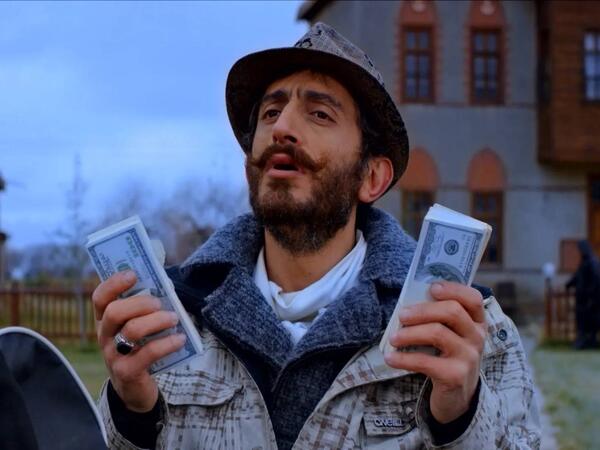 Tanınmış aktyor kağız daşıyır? - Özündən açıqlama