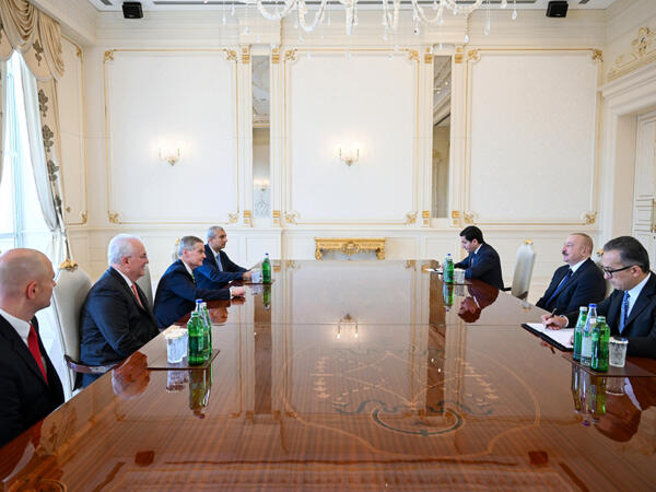 Prezident ABŞ-ın İsa Məsihin Sonuncu Gün Müqəddəsləri Kilsəsinin nümayəndə heyətini qəbul edib - FOTO