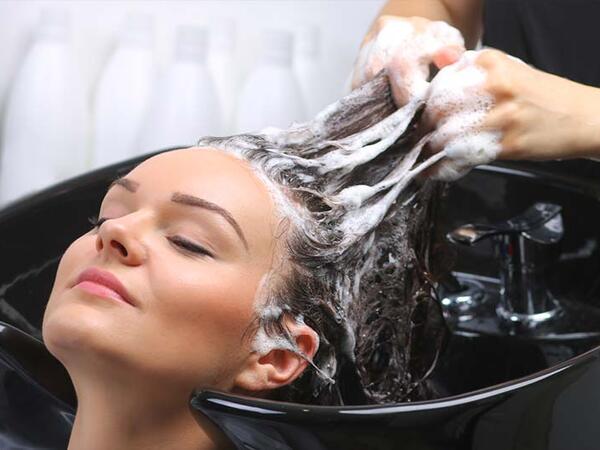 Şampununuza bunları əlavə edin – Saçınız 7 gün <span class="color_red">yağlanmayacaq</span>