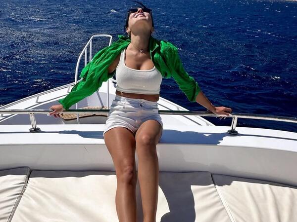 Azərbaycanlı aktrisa çimərlik geyimində də FOTOsunu yaydı