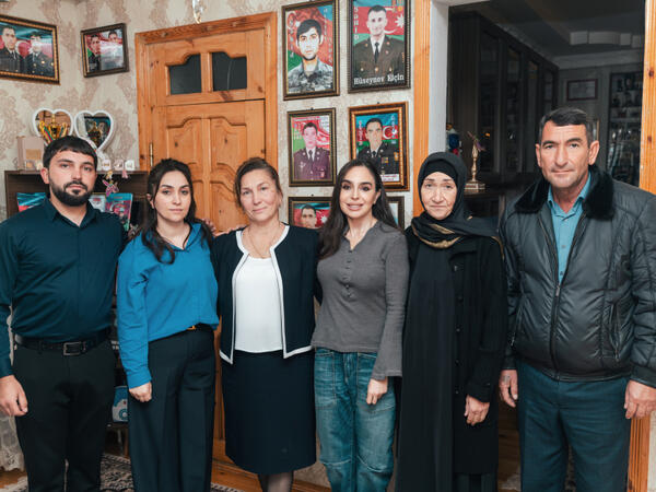 Leyla Əliyeva Mingəçevirdə şəhid ailəsini ziyarət edib, bir sıra sosial müəssisələrlə tanış olub - FOTO